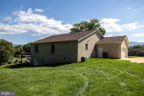 4 Constitution Ave, Luray, VA 22835 photo 2