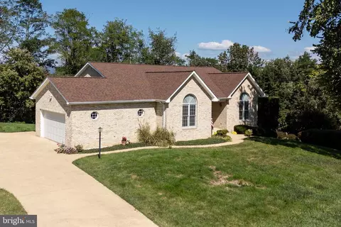 4 Constitution Ave, Luray, VA 22835