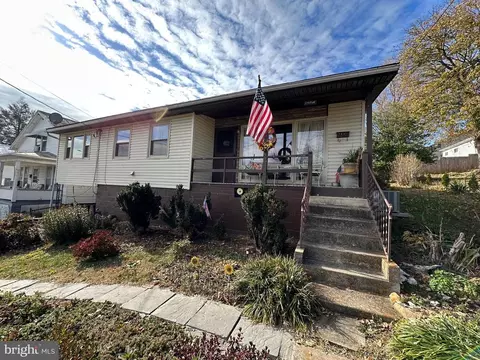 125 N Lee St N, Luray, VA 22835