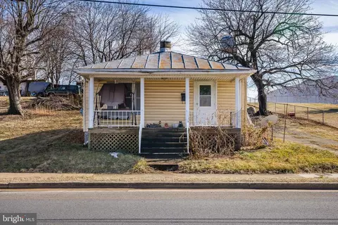 1012 E Main St E, Luray, VA 22835