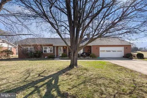 5 Fox Ln, Luray, VA 22835