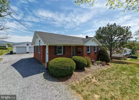 3 Cedar Dr, Luray, VA 22835