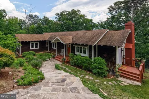 801 Woodside Dr, Rileyville, VA 22650