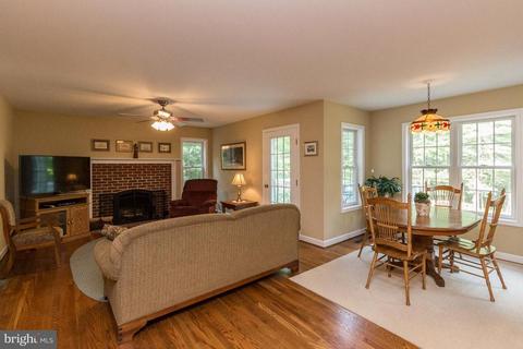 98 Richmond Rd, Castleton, VA 22716 photo 4