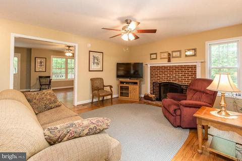 98 Richmond Rd, Castleton, VA 22716 photo 3
