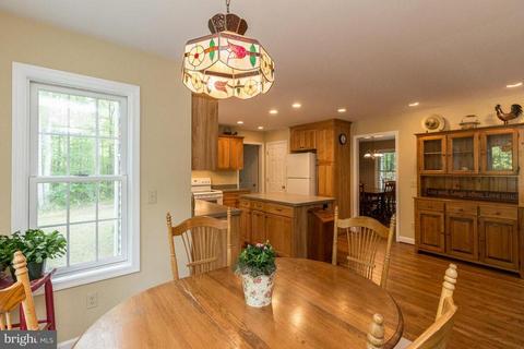 98 Richmond Rd, Castleton, VA 22716 photo 5