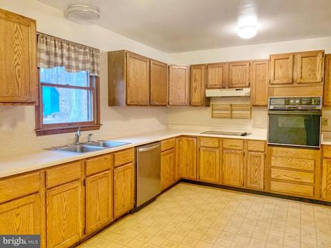 95 Castle Mountain Rd, Castleton, VA 22716 photo 8