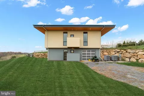 226 Lizzie Mills Rd, Castleton, VA 22716 photo 2