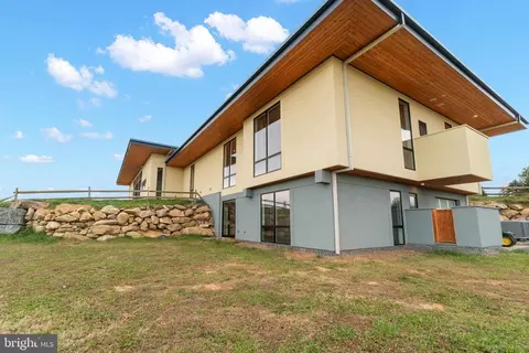 226 Lizzie Mills Rd, Castleton, VA 22716 photo 1