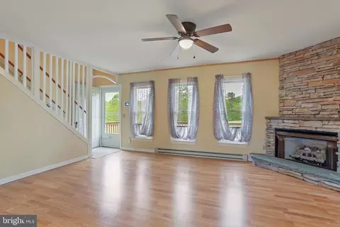 663 Aaron Mountain Rd, Castleton, VA 22716 photo 4