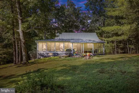 9 Aviator Ln, Castleton, VA 22716 photo 2