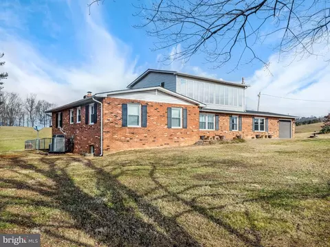 267 Aaron Mountain Rd, Castleton, VA 22716 photo 1
