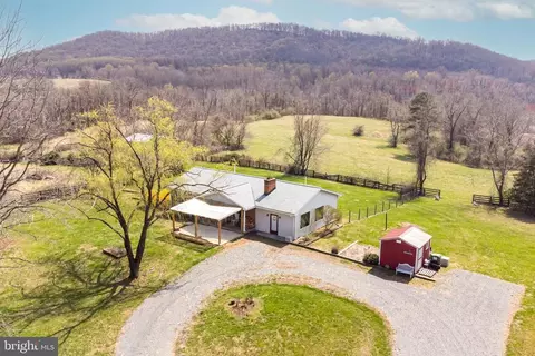 13772 Crest Hill Rd, Flint Hill, VA 22627