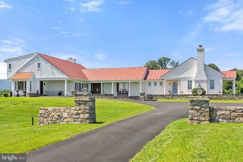 4 Windsor Lodge Ln, Flint Hill, VA 22627