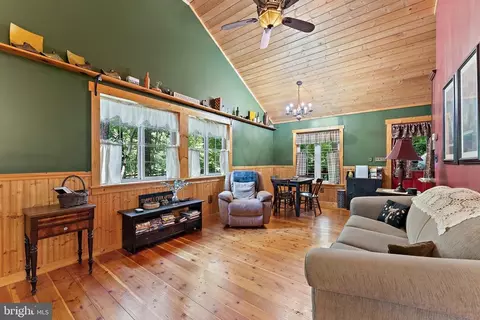 135 Apache Trl, Chester Gap, VA 22623 photo 17