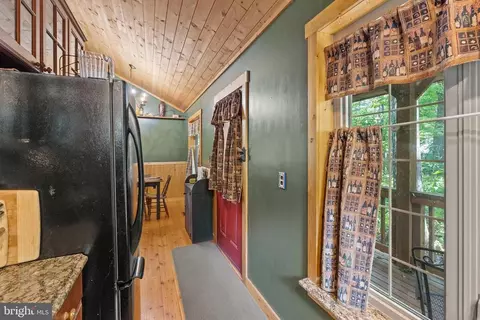 135 Apache Trl, Chester Gap, VA 22623 photo 9