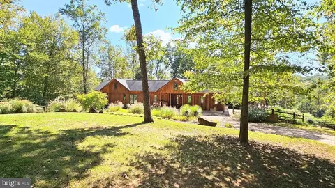 1539 N Poes Rd N, Flint Hill, VA 22627