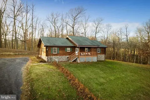 6 Oaklands Pond Ln, Flint Hill, VA 22627