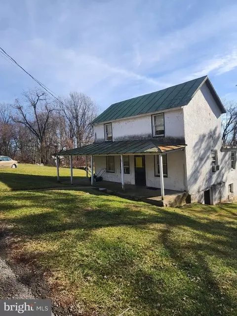 79 Waterfall Rd, Chester Gap, VA 22623