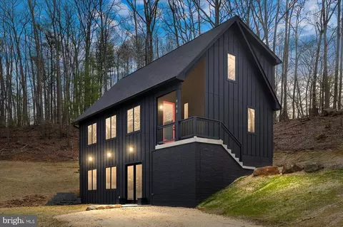 448 Castleton View Rd, Castleton, VA 22716