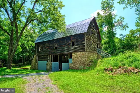 18 Old Mill Rd, Washington, VA 22747