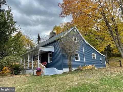 65 Aileen Rd, Flint Hill, VA 22627