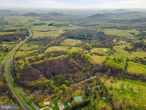 Lee Highway, Washington, VA photo 8
