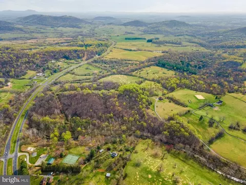 Lee Highway, Washington, VA photo 9