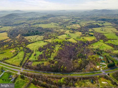 Lee Highway, Washington, VA photo 6