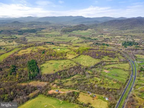 Lee Highway, Washington, VA photo 16