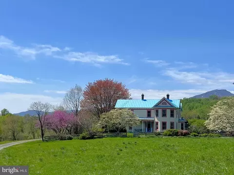 1 Belle Meade Ln, Sperryville, VA 22740