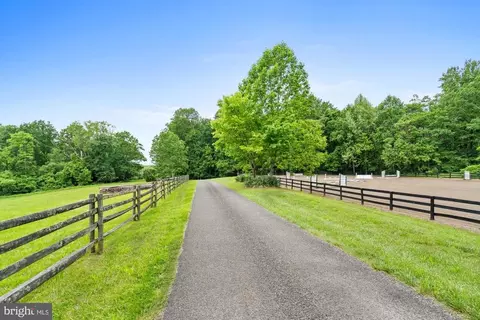 501 Richmond Rd, Castleton, VA 22716 photo 2