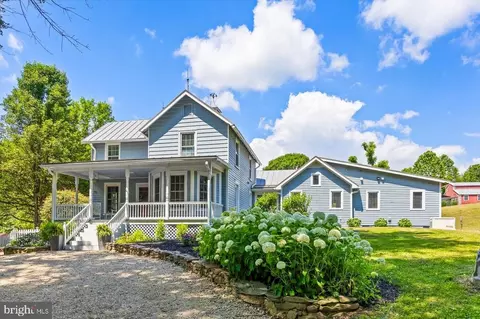 823 Scrabble Rd, Castleton, VA 22716