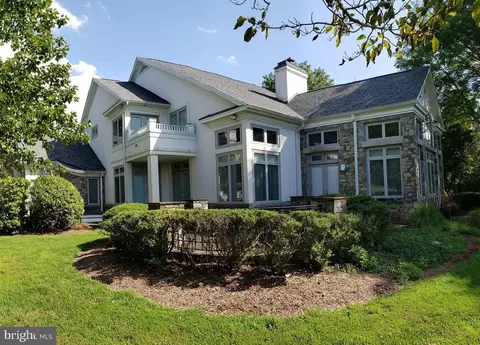 332 Hunters Rd, Washington, VA 22747