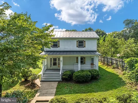 589 Zachary Taylor Hwy, Flint Hill, VA 22627