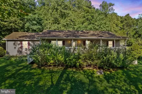 129 Skyway Ln, Chester Gap, VA 22623