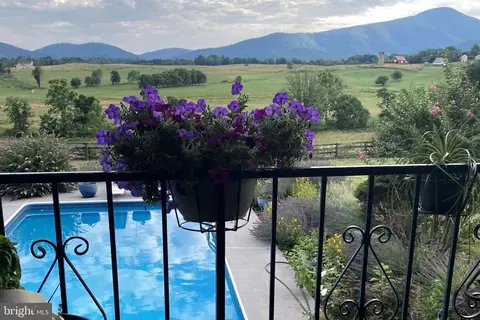 2437 Jericho Rd, Flint Hill, VA 22627