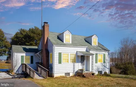 14 Mountain View Rd, Flint Hill, VA 22627