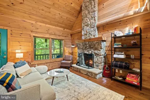 47 Gore Rd, Castleton, VA 22716