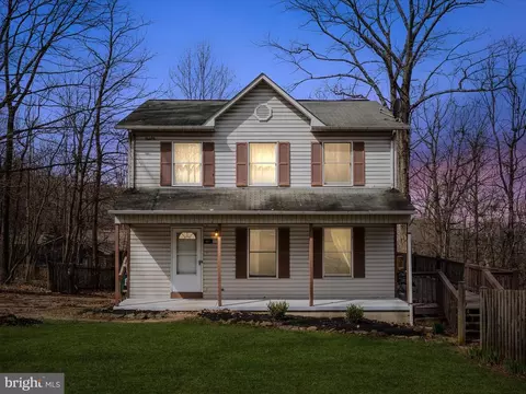 161 Apache Trl, Chester Gap, VA 22623