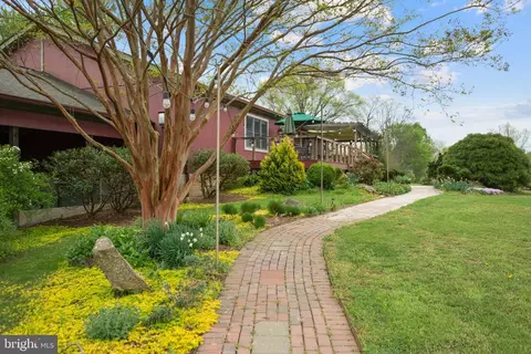 92 Schoolhouse Rd, Washington, VA 22747