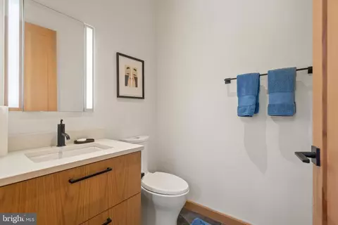 Bath - 559 Bessie Bell Mountain Rd, Castleton, VA 22716 photo 1 of 4