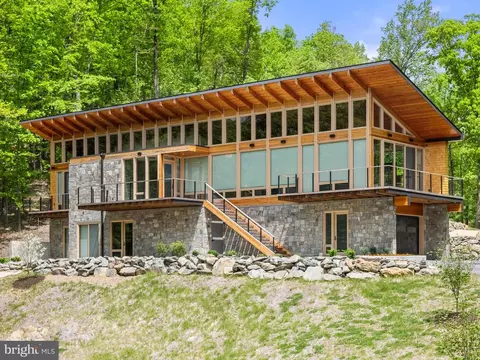Exterior - 559 Bessie Bell Mountain Rd, Castleton, VA 22716 photo 6 of 20