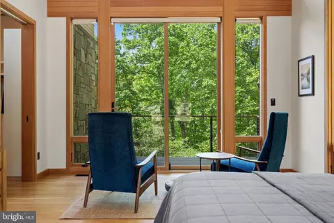 Bedroom - 559 Bessie Bell Mountain Rd, Castleton, VA 22716 photo 3 of 7
