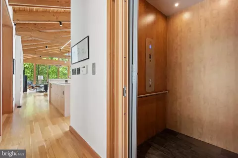 Entry Way - 559 Bessie Bell Mountain Rd, Castleton, VA 22716 photo 2 of 7
