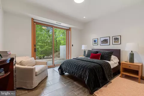 Bedroom - 559 Bessie Bell Mountain Rd, Castleton, VA 22716 photo 6 of 7