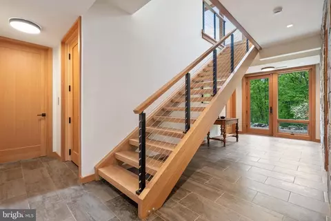 Entry Way - 559 Bessie Bell Mountain Rd, Castleton, VA 22716 photo 4 of 7