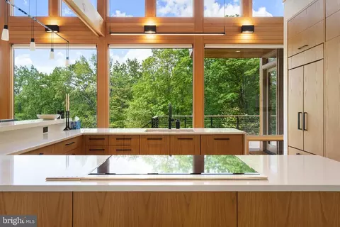 Kitchen - 559 Bessie Bell Mountain Rd, Castleton, VA 22716 photo 4 of 7