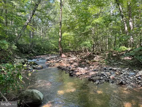 535 Old Hollow Rd, Sperryville, VA 22740