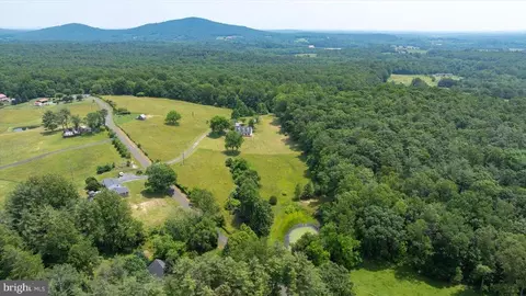 View/Area - 274 Aaron Mountain Rd, Castleton, VA 22716 photo 3 of 8